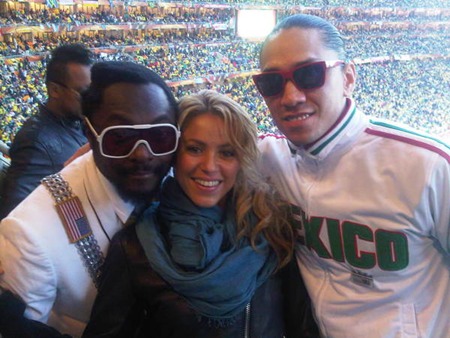 shakira-and-the-black-eyed-peas-pic-twitpic-845682910