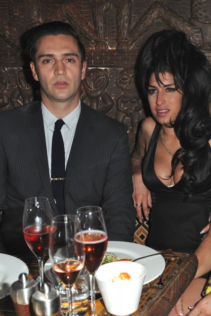 Amy Winehouse, Reg Travis eating dinner at Shaka Zulu in Camden