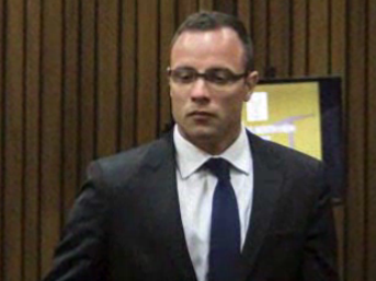 Are Oscar's spectacles a choreographed detail? Are Oscar's spectacles a choreographed detail?