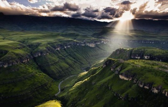 The breathtaking Drakensberg (www.all-that-is-interesting.com) The breathtaking Drakensberg (www.all-that-is-interesting.com)
