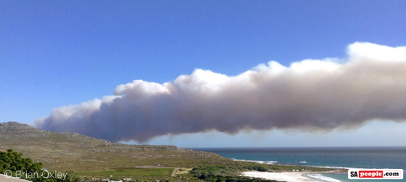 Smoke from the Cape Point fire on Thursday after winds picked up. Photo : Brian Oxley Smoke from the Cape Point fire on Thursday after winds picked up. Photo : Brian Oxley