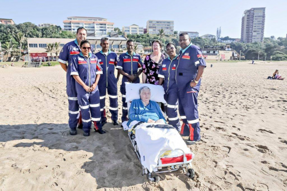 Martie fulfilled her dream of seeing the ocean again, thanks to East Coast Radio’s Damon Beard and Netcare 911 Pics: Netcare 911 Martie fulfilled her dream of seeing the ocean again, thanks to East Coast Radio’s Damon Beard and Netcare 911 Pics: Netcare 911