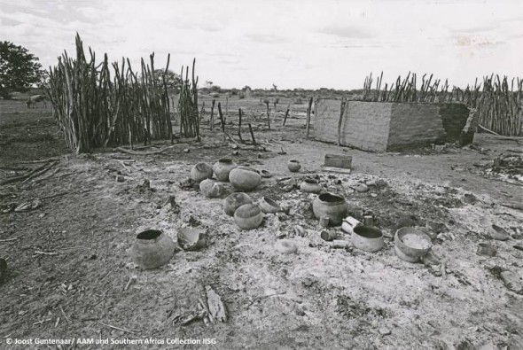 © Joost Guntenaar/ AAM and Southern Africa Collection IISG. Village bombed by SADF, south Angola 1981 © Joost Guntenaar/ AAM and Southern Africa Collection IISG. Village bombed by SADF, south Angola 1981