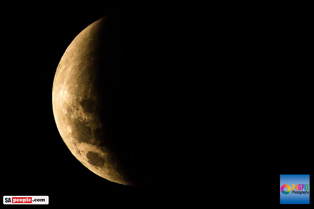 Awesome Photos of the Supermoon Lunar Eclipse from South Africa