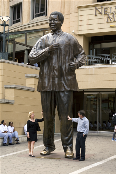 mandela-status mandela-statue