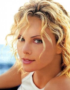  Charlize Theron 