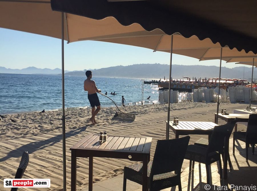 Juan les Pins Bar raking the beach