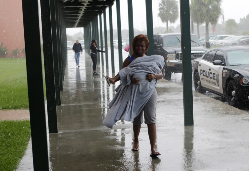 People arrive at a school being used as a shelter while Hurricane Matthew approaches in Melbourne, Florida, U.S. October 6, 2016. REUTERS/Henry Romero
