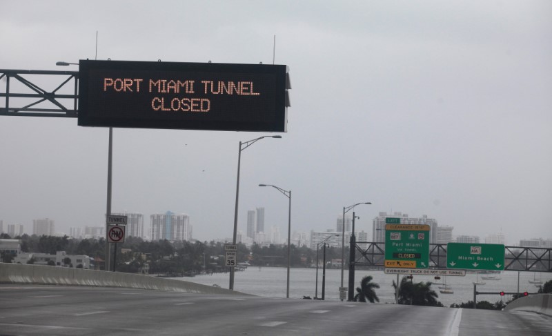 An empty highway is seen prior to the arrival of Hurricane Matthew in Miami Beach, Florida, U.S. October 6, 2016. REUTERS/Javier Galeano