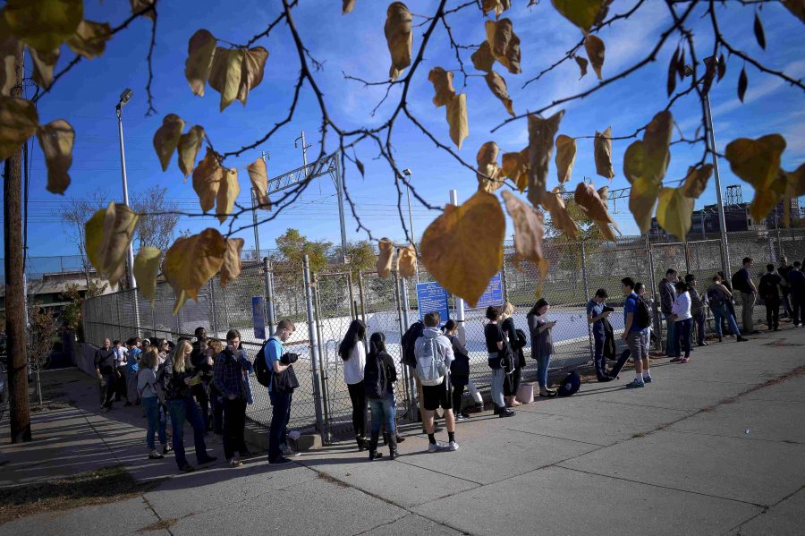 Hundreds of Temple University students wait in an hour-long line to vote during the U.S. presidential election in Philadelphia, Pennsylvania, U.S. November 8, 2016. REUTERS/Charles Mostoller
