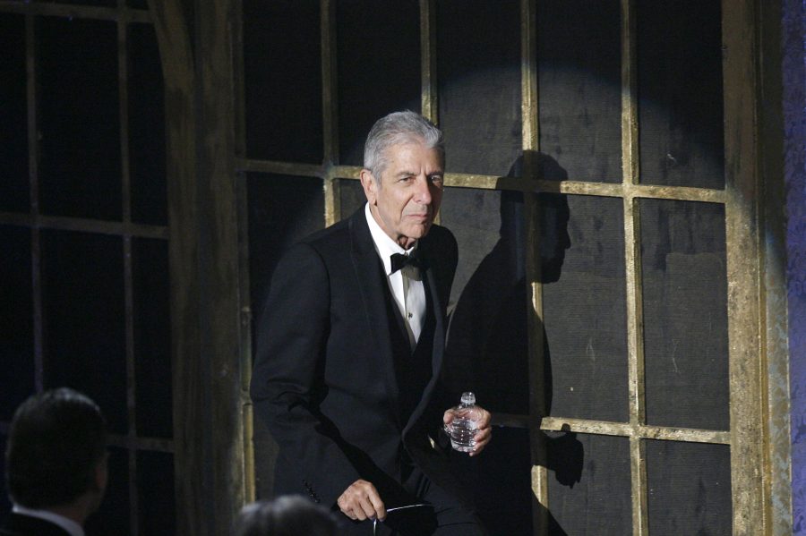 Leonard Cohen walks to the stage as he is inducted during the 23rd annual Rock and Roll Hall of Fame induction ceremony at the Waldorf Astoria Hotel in New York March 10, 2008. REUTERS/Lucas Jackson