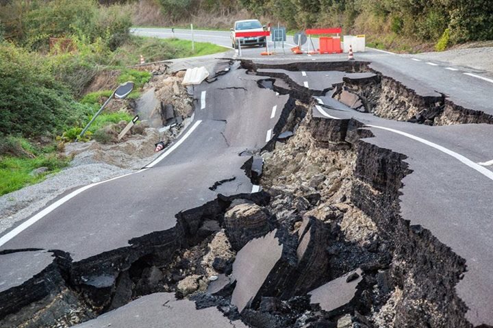earthquake-road