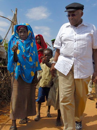 Desmond Tutu in Darfur Desmond Tutu in Darfur