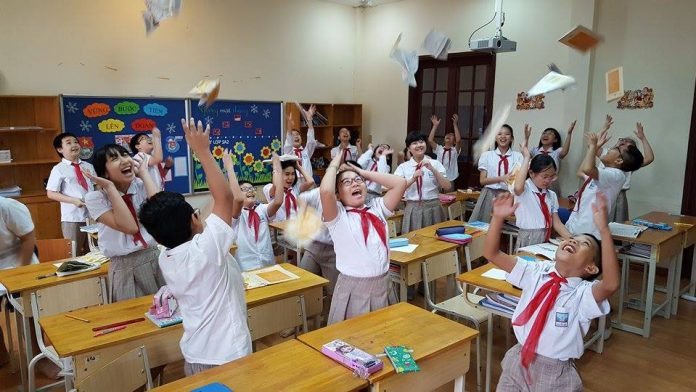 Rhino book for Vietnamese school children2 South African in Vietnam
