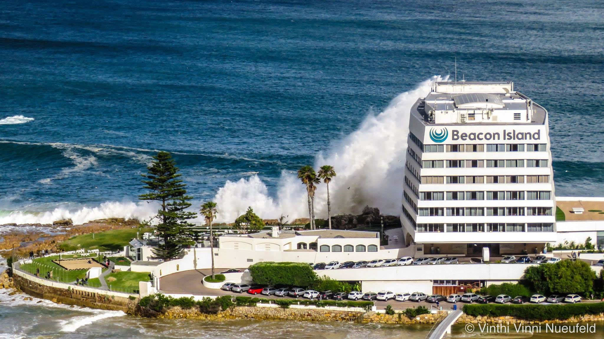 Incredible Photos of Large Waves at Plettenberg Bay Cause Waves