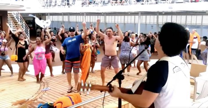 dancing-on-boat-th