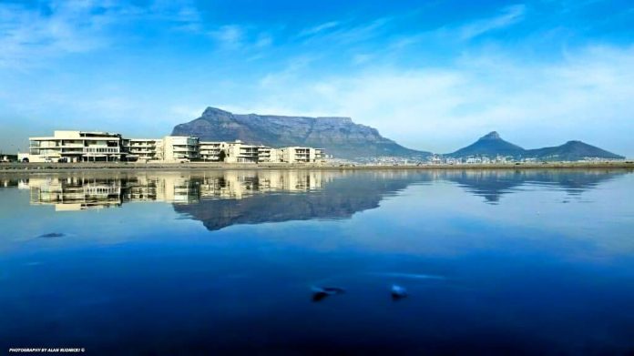 table-mountain-reflection