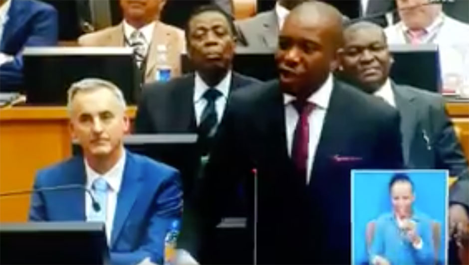 Sign Language Interpreter Leaves Midway & Other Incredible Scenes from