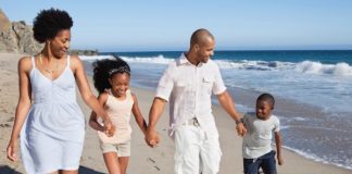 vacation-family-beach