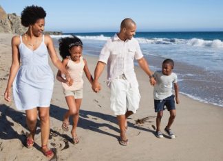 vacation-family-beach
