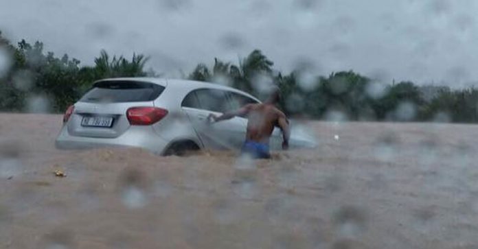 hero-car-rescuer-durban-floods