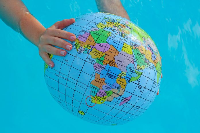 globe-underwater-africa2