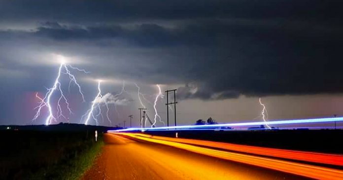 lightning-cobus