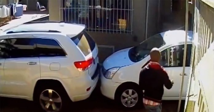 south-african-mom-rams-thieves