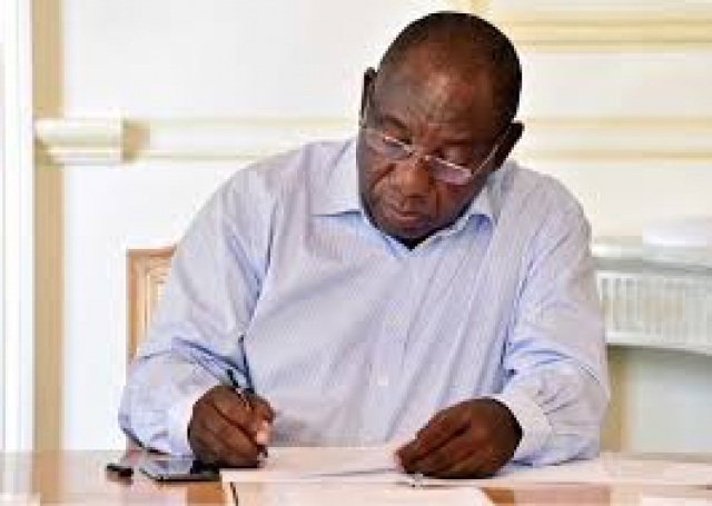 presidentsignsbill-national-minimum-wage