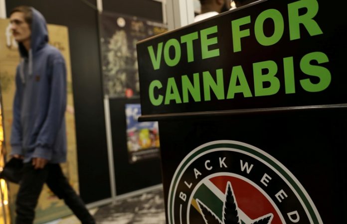 2018-12-13T154532Z_1_LYNXMPEEBC1A6-OZATP_RTROPTP_4_OZATP-UK-SAFRICA-CANNABIS-EXPO