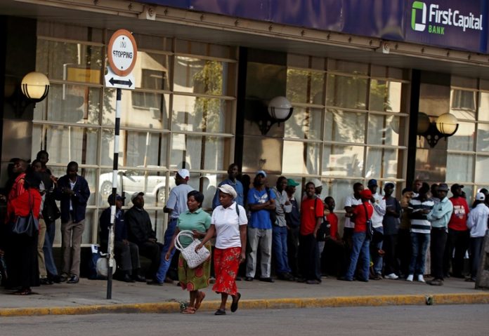 2019-02-25T072830Z_1_LYNXNPEF1O0KA-OZATP_RTROPTP_4_OZATP-UK-ZIMBABWE-ECONOMY
