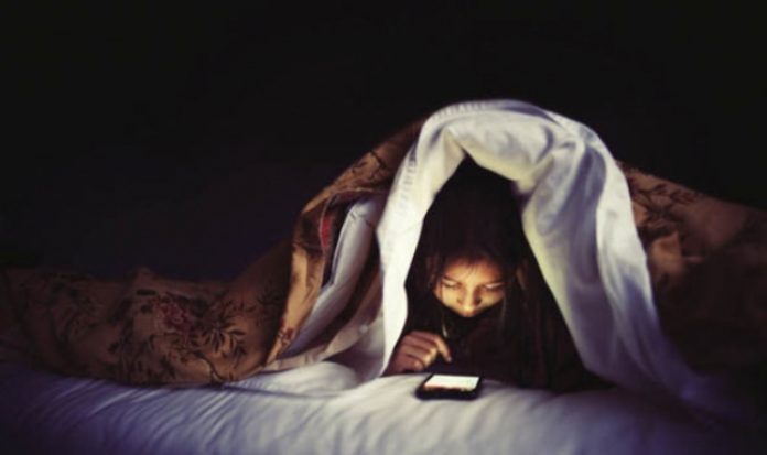 girloncellphone