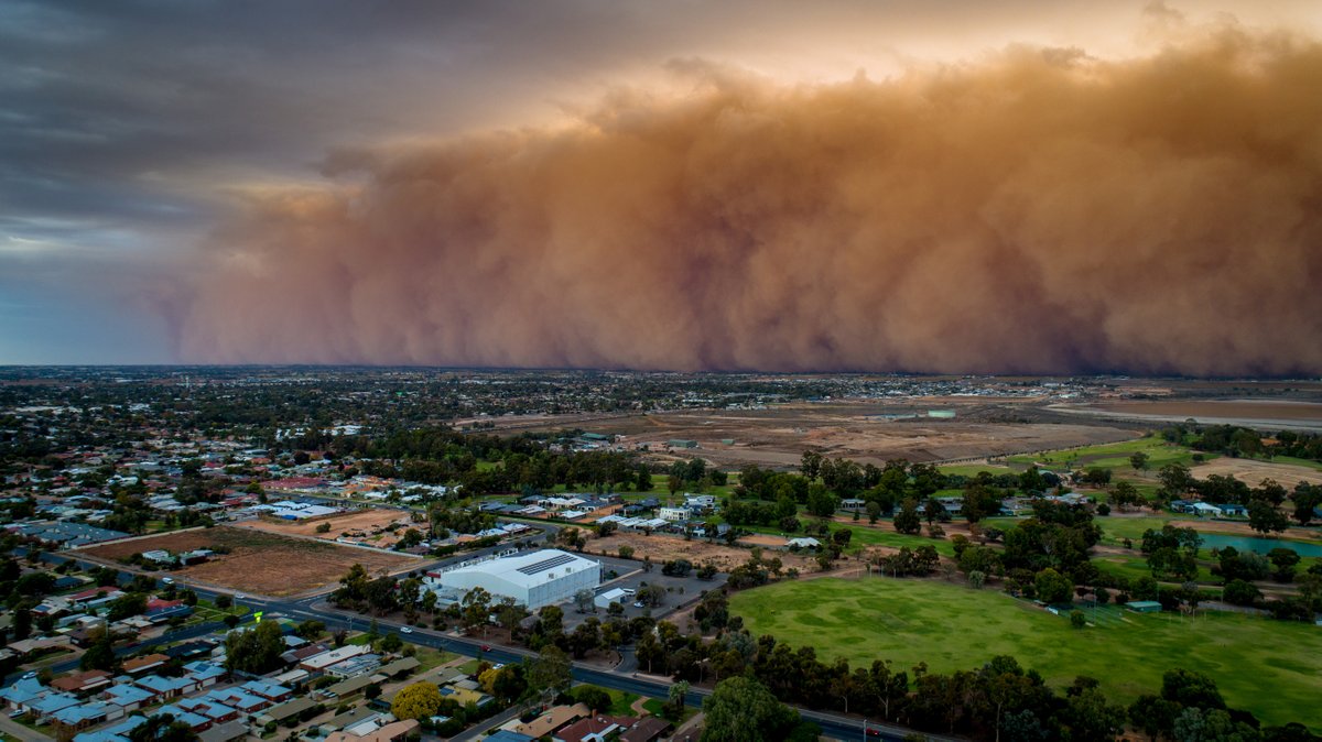 Massive Dust Storm Turns Australian Town of Mildura from Day to Night