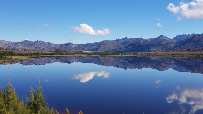 theewaterkloof-dam reflections
