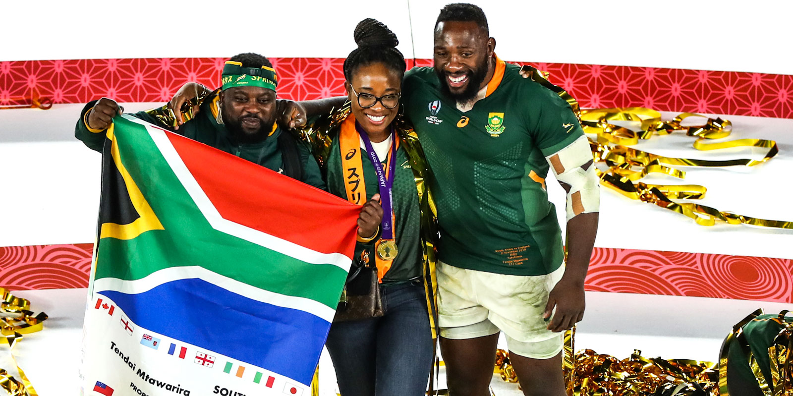 Tendai Mtawarira of South Africa poses for a photo with family as they celebrate their team's victory after the Rugby World Cup 2019 Final between England and South Africa at International Stadium Yokohama on November 02, 2019 in Yokohama, Kanagawa, Japan. (Photo by Michael Steele/Getty Images)