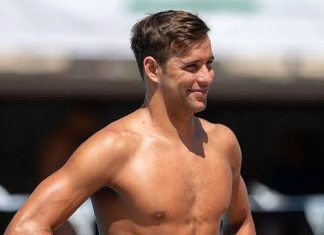 chad-le-clos-wins-gold-south-african-swimmer