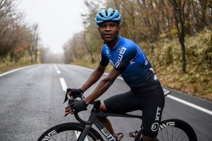 nic dlamini nic dlamini sa cyclist arm broken by official