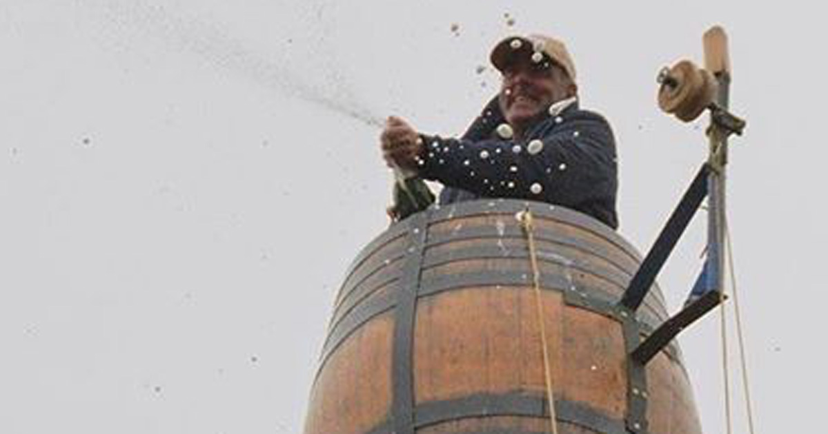 South African Breaks World PoleSitting Record, in a Barrel in