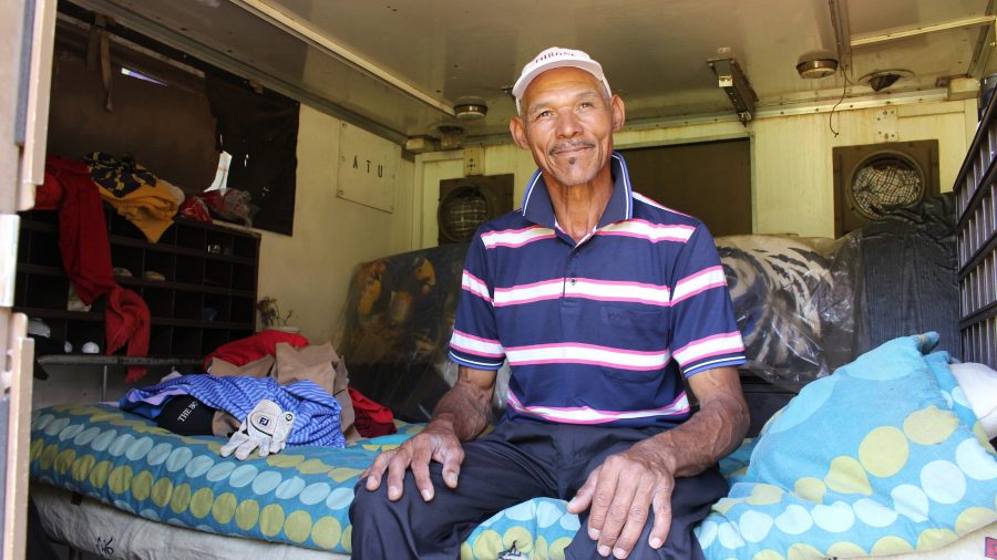 Homeless caddie will play with the best professional golf players