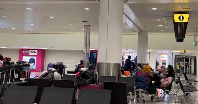 south-africans-stuck-heathrow-airport south africans stuck heathrow