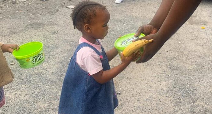cape-town-people-feed-families-th cape-town-people-feed-families-th