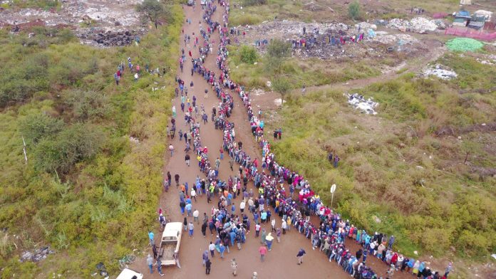 food hampers long queue cenurion south africa food hampers long queue cenurion south africa