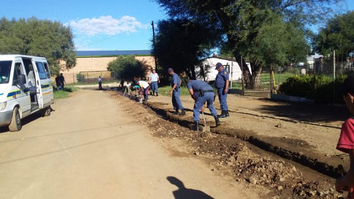 police assist kimberley residents police assist kimberley residents 3 flooded