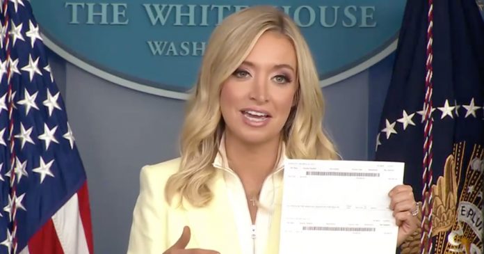 donald-trump-donates-salary-covid 19 donald-trump-donates-salary- covid 19