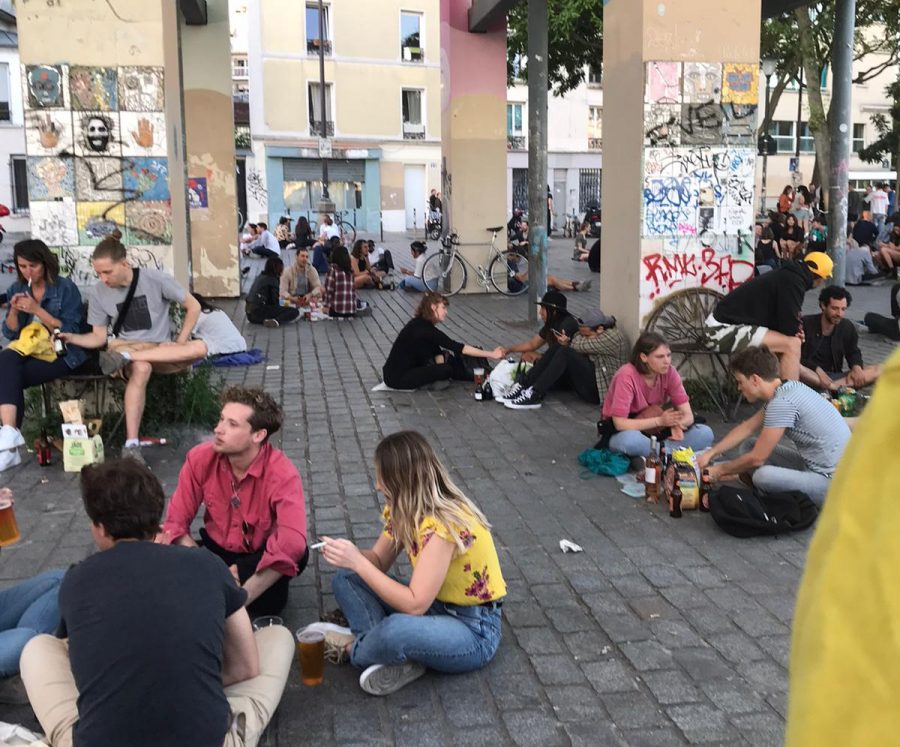 paris people drinking
