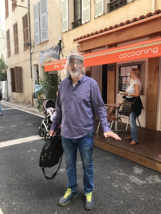 wearing masks in antibes