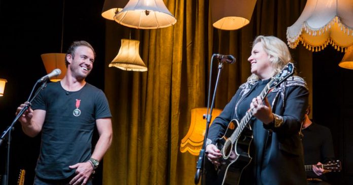 ab-de-villiers-sing-with-karen-zoid ab-de-villiers-sing-with-karen-zoid