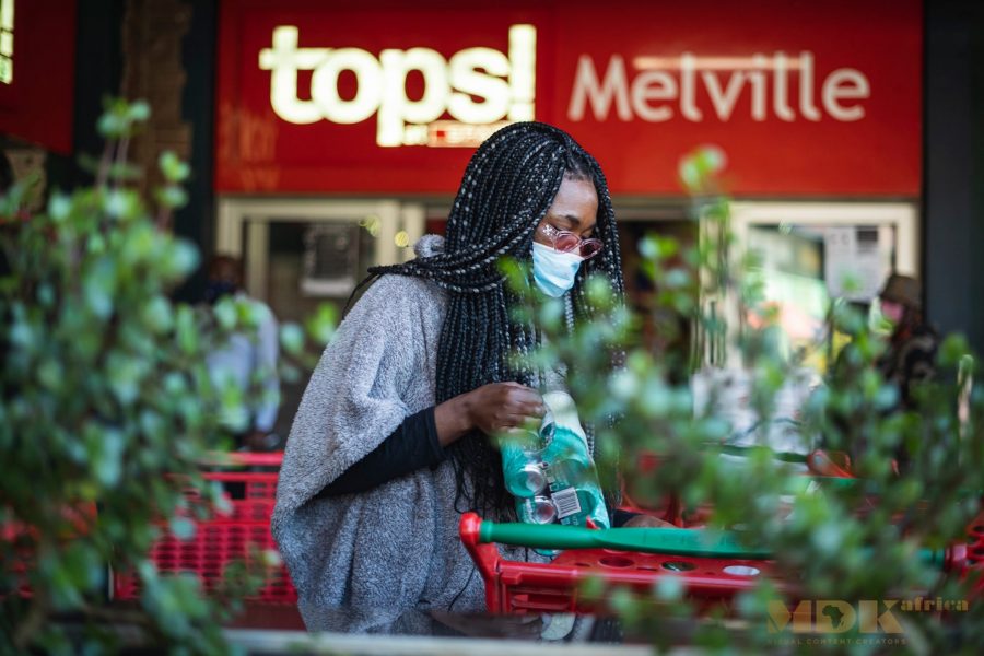 south africans queue alcohol bottle stores
