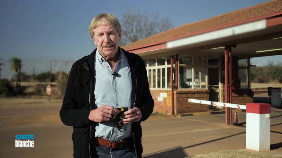 Derek Watts on Carte Blanche, investigating the death of the K9 puppies from Parvovirus