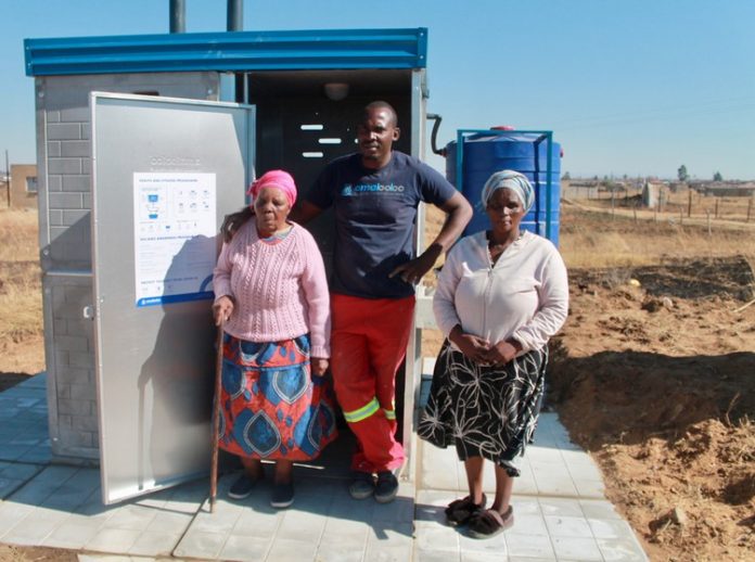 gogo_toilet_pic_01_extra_large